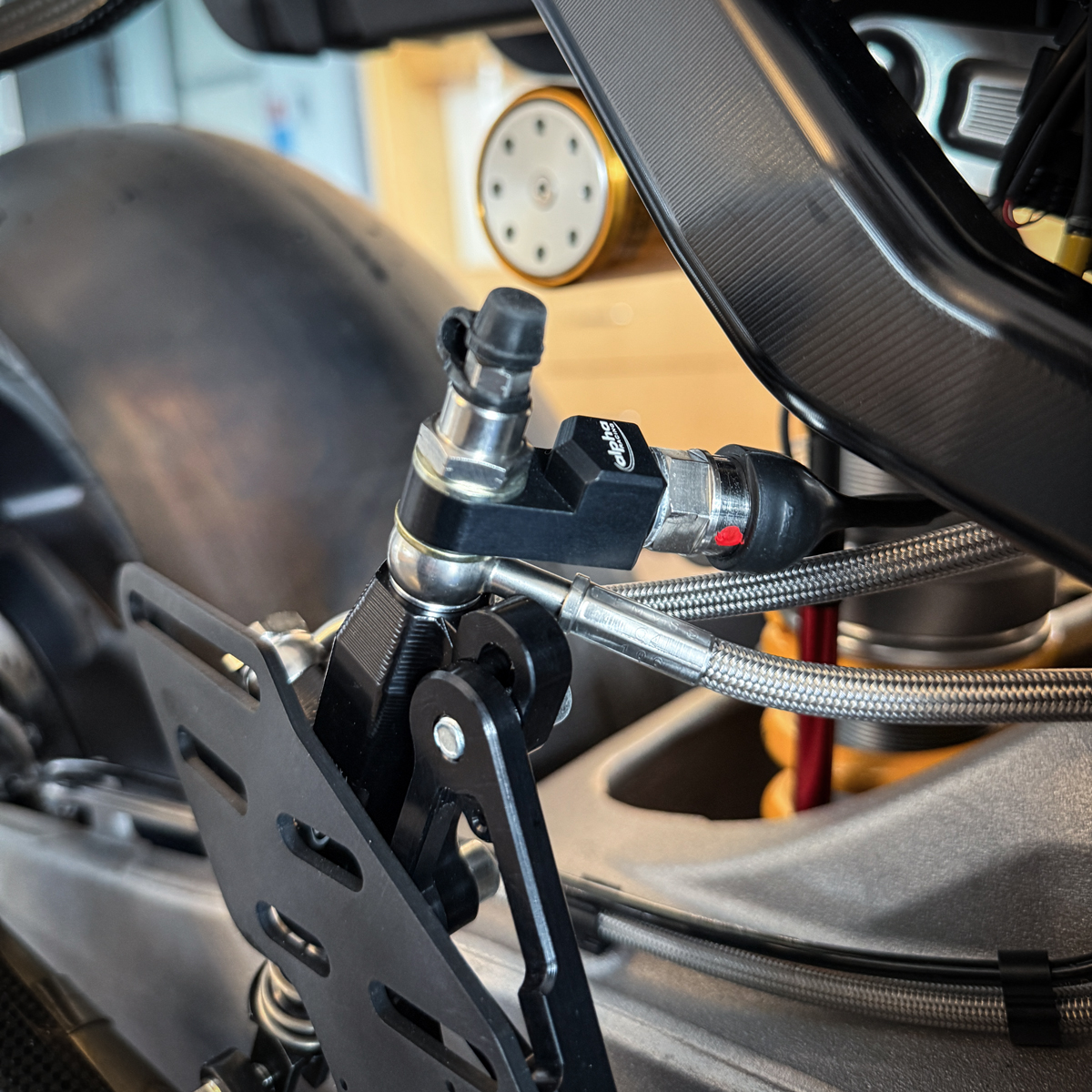 Brake pressure sensor adapter