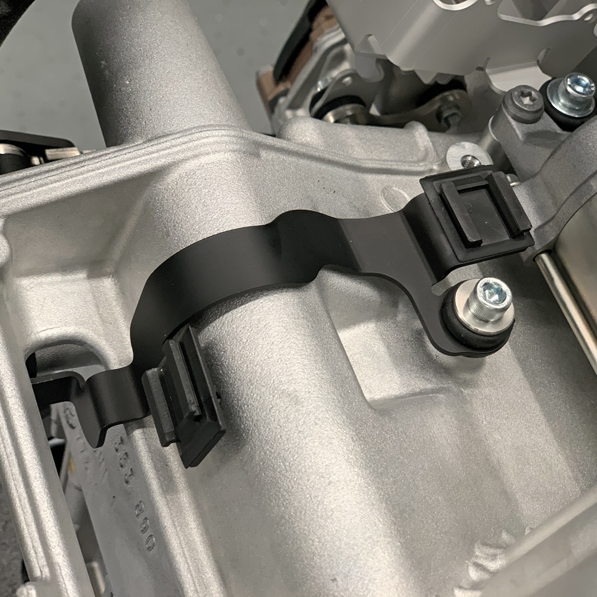 Mounting kit for M RCK wiring loom